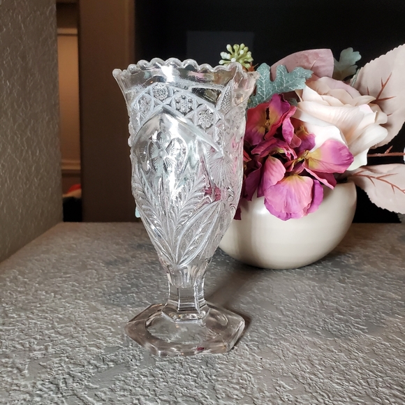 Vintage Clear Crystal Floral Tulip Vase - Picture 14 of 16